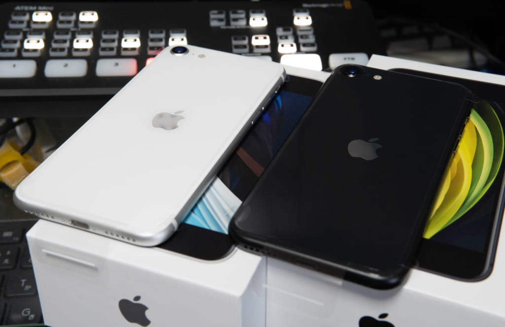 iPhone SE (2020年モデル）を2台購入（白／黒） – 道具眼日誌：古田-私的記録